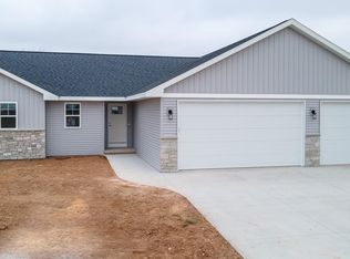 3523 Ridgecrest Ln, Kaukauna, WI 54130