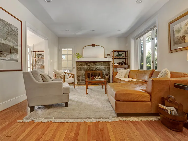 4000 Harrison St NW — Photo 3