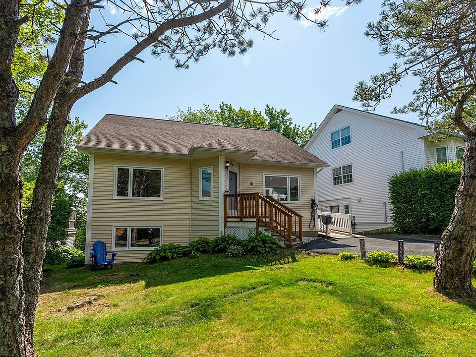 1st image of 4 Turnberry Ln