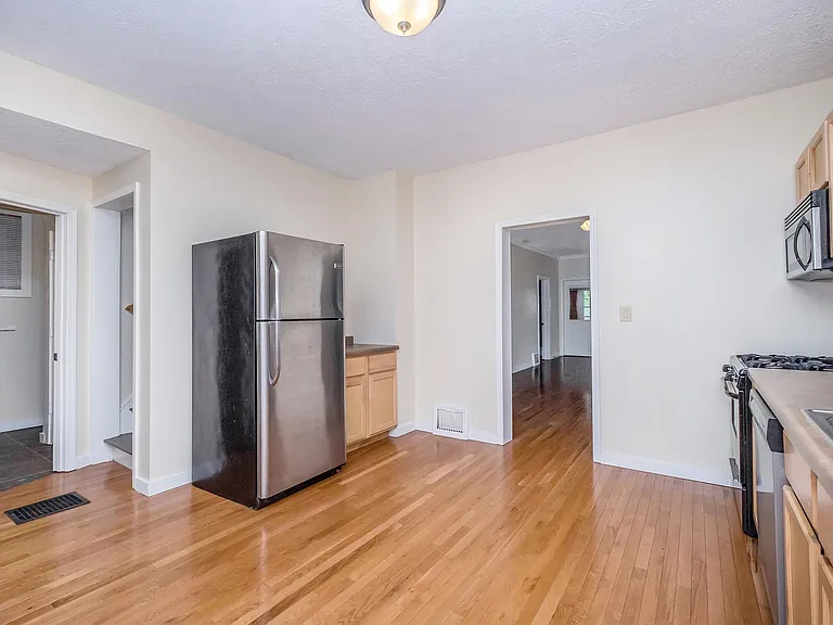 960 Pine Ave NW — Photo 11