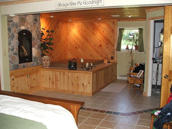 Hot tub in Master bedroom