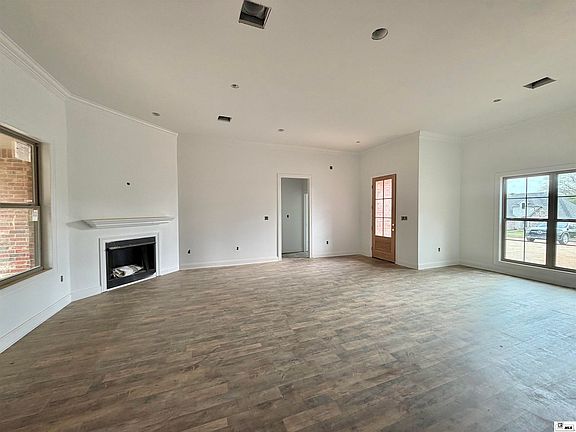 4th image of 135 Lovemore Dr
