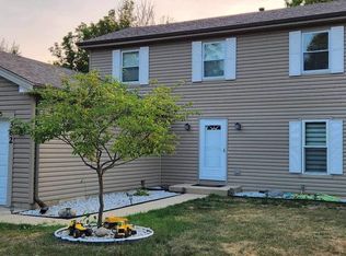 382 Country Ln, Algonquin, IL 60102