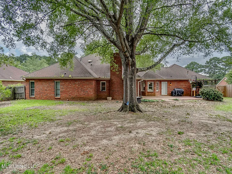 214 Ramblewood Dr — Photo 7