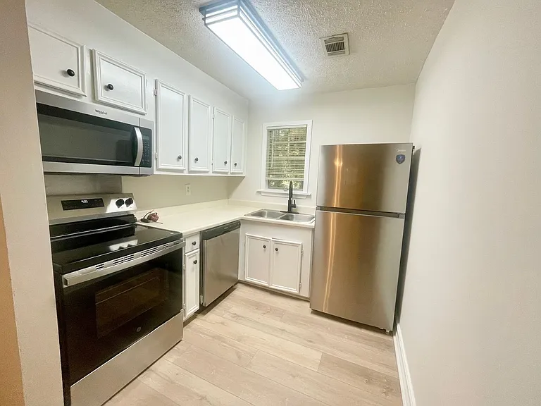 219 Harrell St #3 — Photo 6