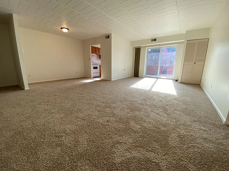 360 Maryland Ave — Photo 9