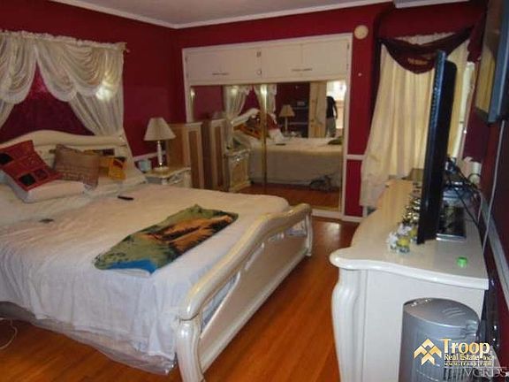 4th image of 6725 Blucher Ave
