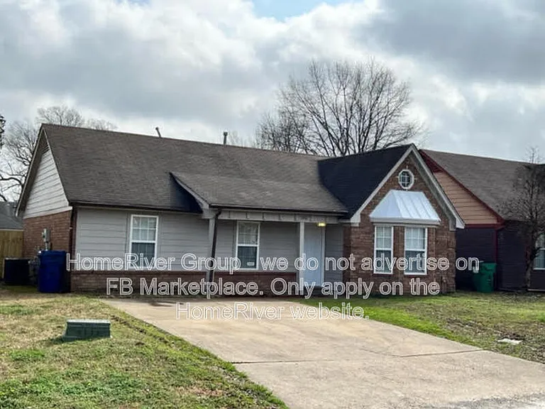 7052 Foxhall Dr — Photo 2