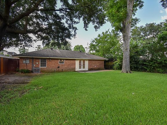 4th image of 2210 Gardenia Dr