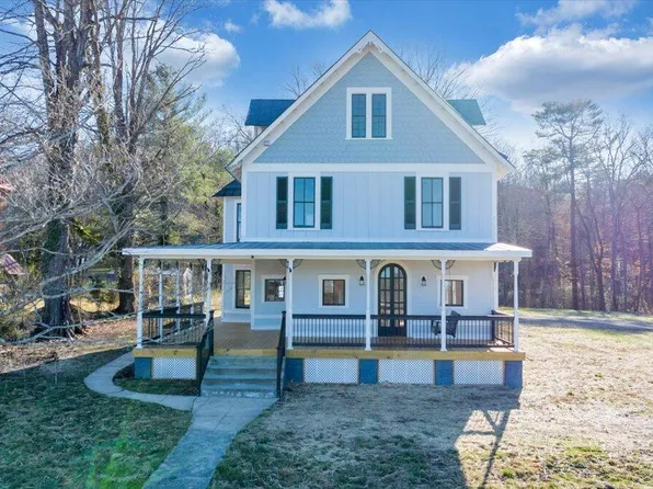 154 Mitchell Dr, New Castle, VA 24127