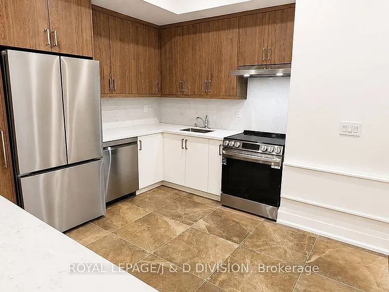 2579 Yonge St #202 — Photo 11