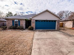 2715 Clover Ln, Conway, AR 72032