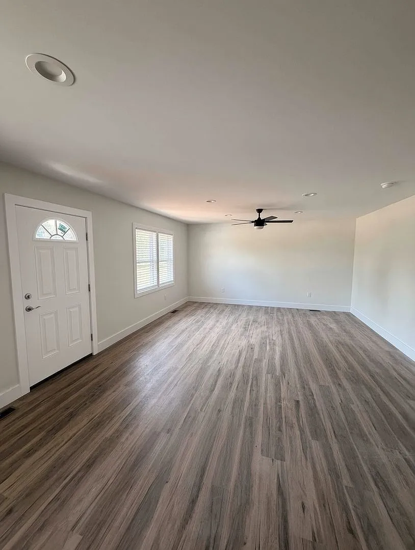 Charming 2BR House in Somerset — Photo 3