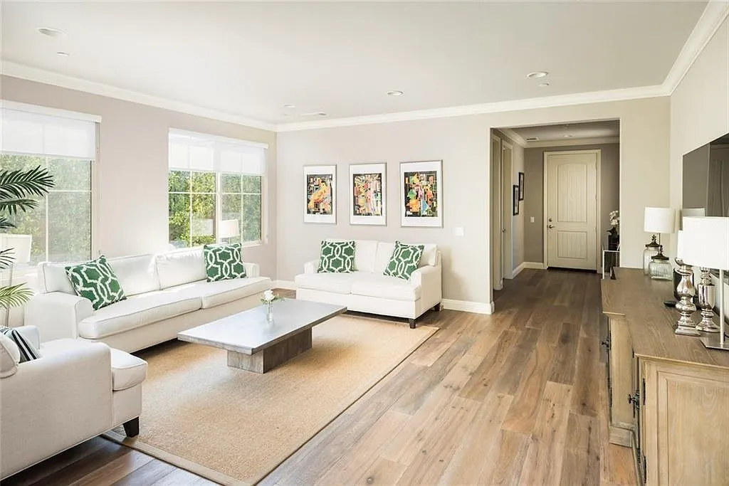 4 bed, 2005 sqft, $5,200 — Photo 4