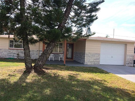2nd image of 3838 Cedarwood Dr