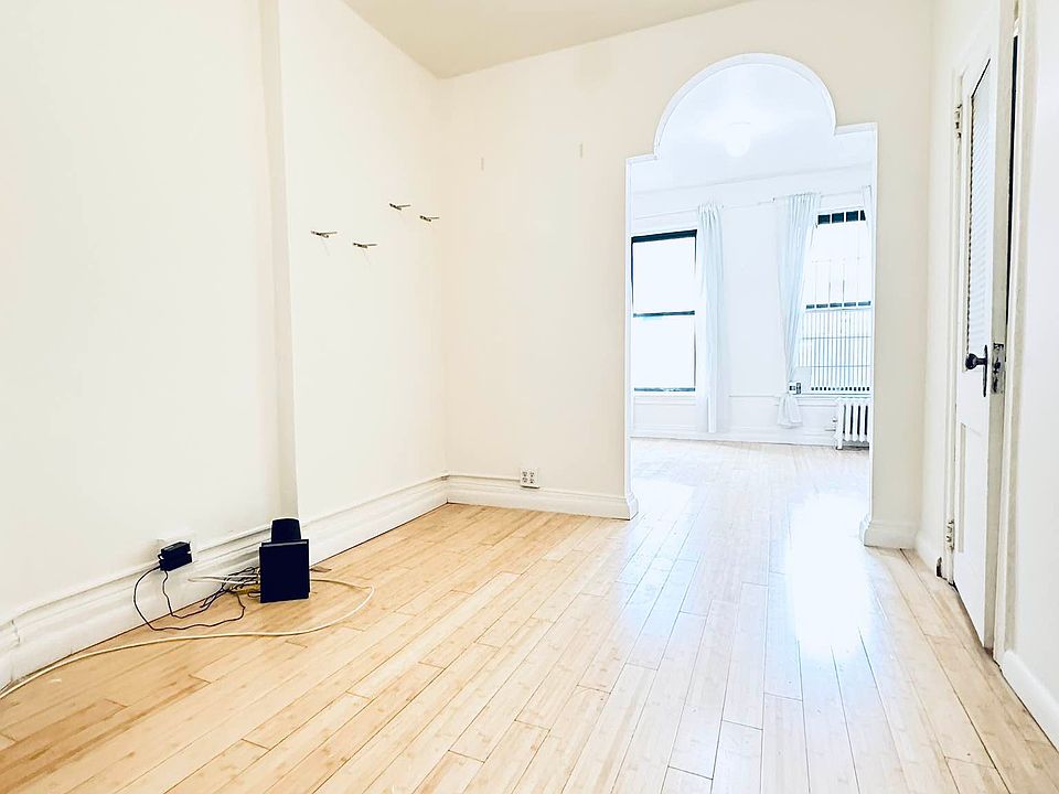 1st image of 527 E 12th St APT C4