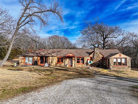 2nd image of 3890 NE 90th Rd