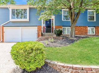 719 Country Heights Ct, Ballwin, MO 63021