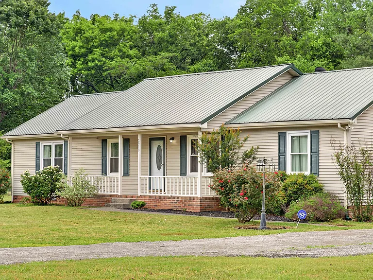 3918 Ashley Dr — Photo 3