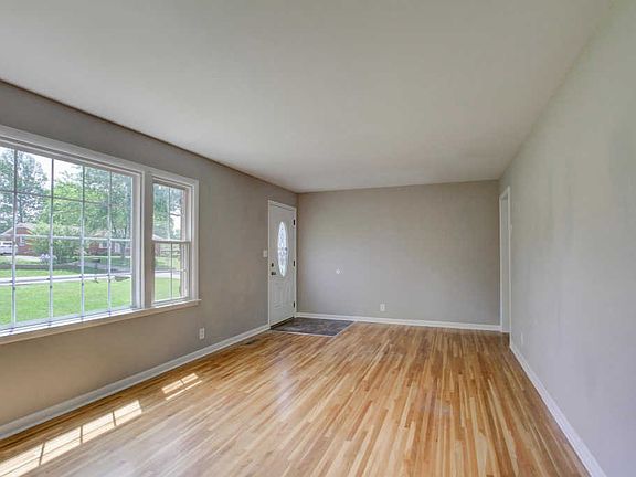 5th image of 508 Woodbury Dr