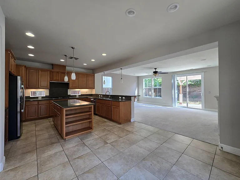 626 W La Canada Ave — Photo 25