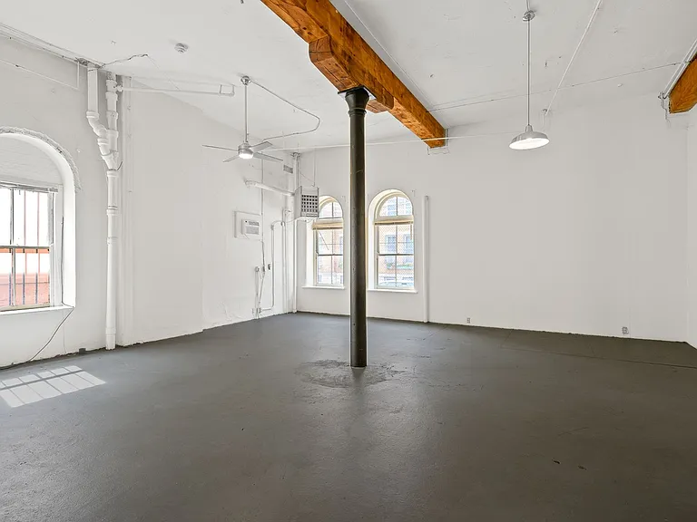 1622 Vine St — Photo 17