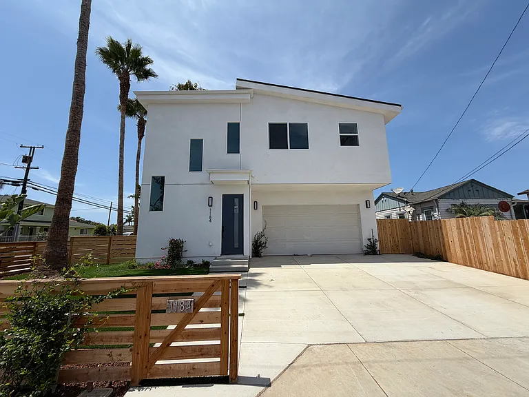 1184 Florence St — Photo 2