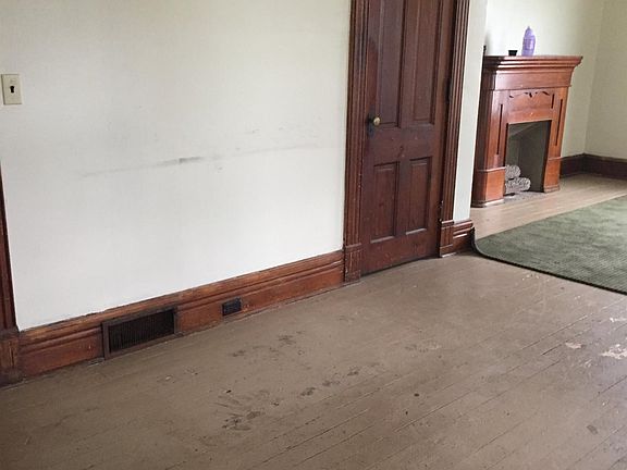 3rd image of 154 Railroad St