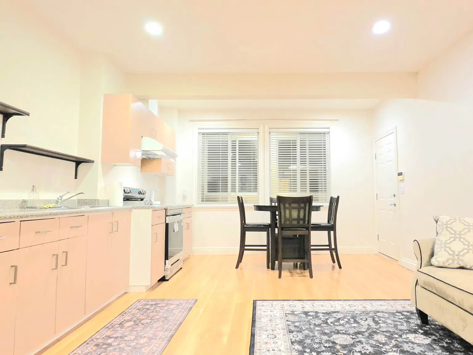 2 bed, 900 sqft, $2,400 — Photo 3