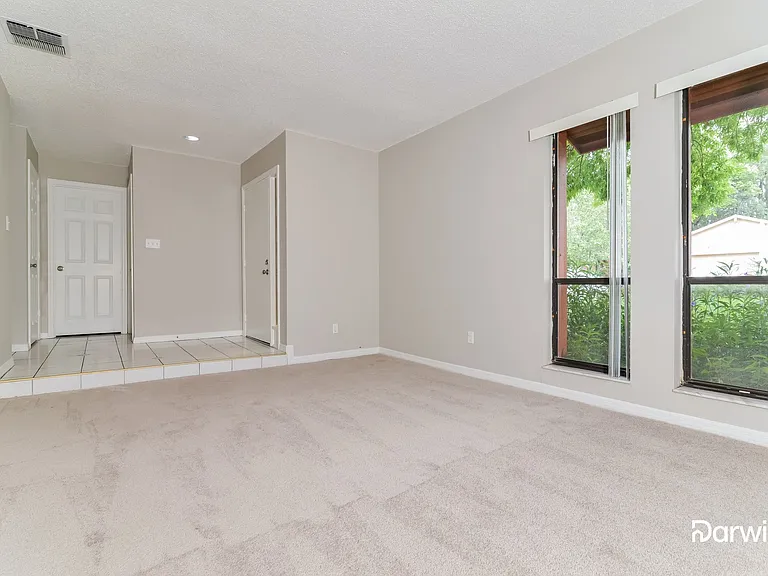 104 Holderness Dr — Photo 6