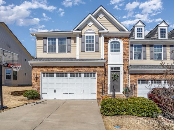 121 Inlet Point Dr, Tega Cay, SC 29708