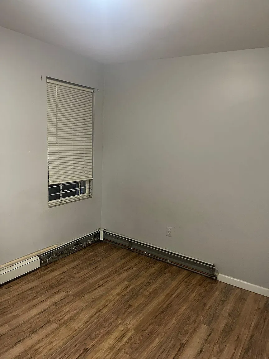 3 bed, 1000 sqft, $1,849 — Photo 3