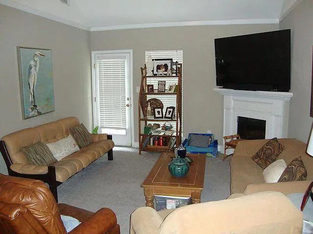 3 bed, 3.0 bath, 1453 sqft, $1,500 — Photo 2