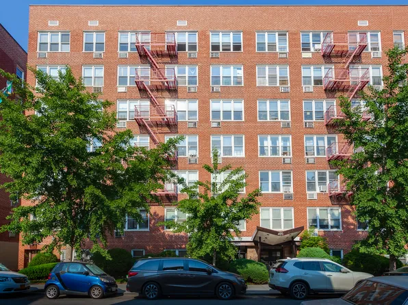 495 East 7th Street image 14 of 14