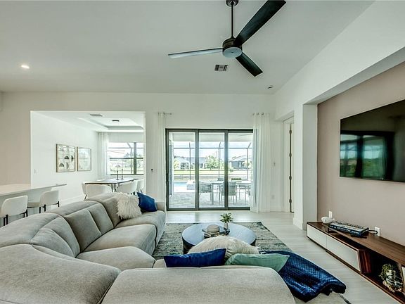 5th image of 326 SW 31st Ter