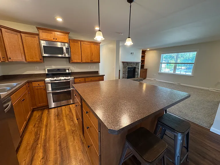 2094 Fieldcrest Dr — Photo 4