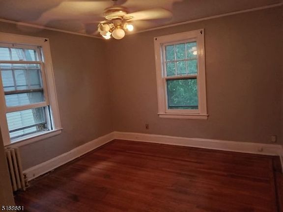 4th image of 570 N Maple Ave