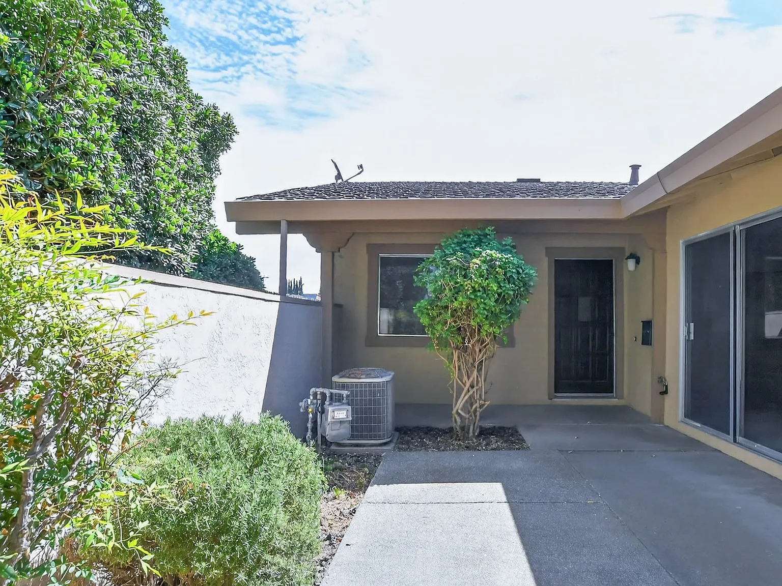 2 bed, 952 sqft, $2,050 — Photo 4