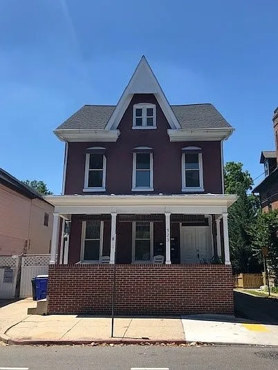 523 N Locust St #2 — Photo 1