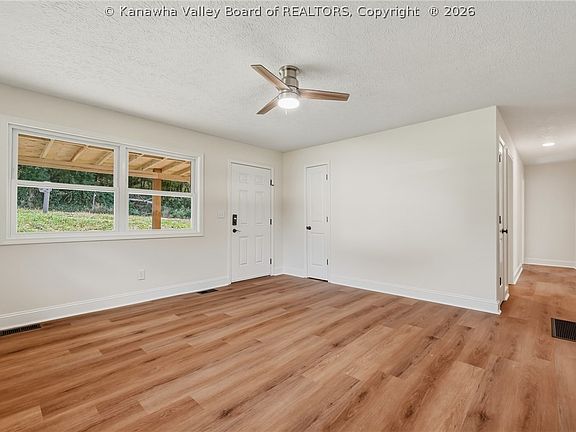 4th image of 855 N Claylick Rd