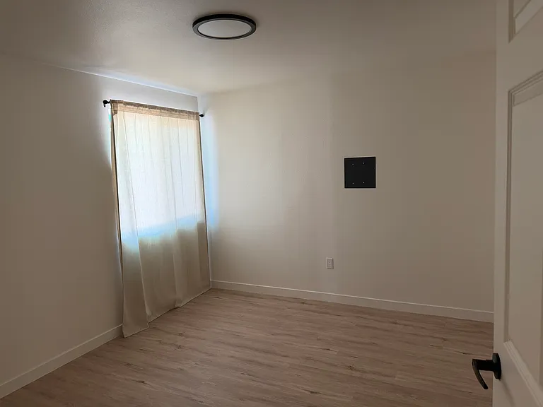9655 Woodruff Ave #B — Photo 11