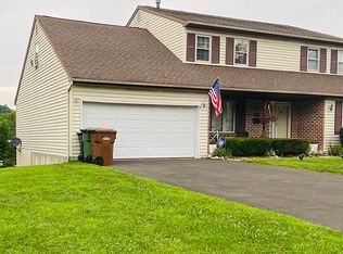 724 Fitzwatertown Rd, Glenside, PA 19038