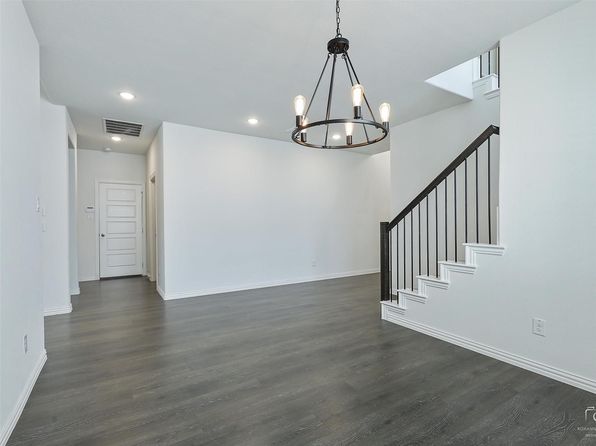 3011 Hobbs Ln