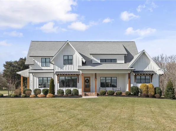 5705 Grey Wind Ct, Oak Ridge, NC 27310