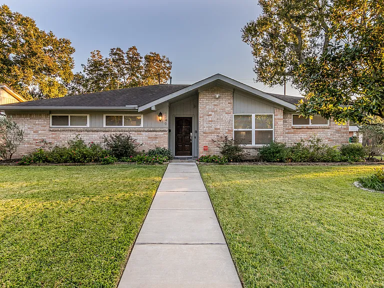 4749 Benning Dr — Photo 37