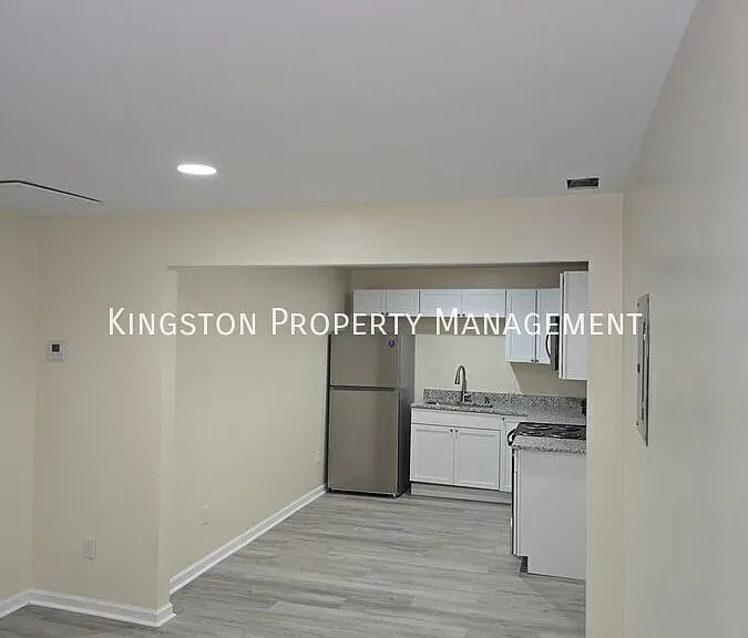 126 E Main St #3 — Photo 1