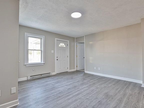 4th image of 504 Elm St