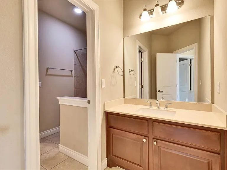 15012 Iveans Way — Photo 32