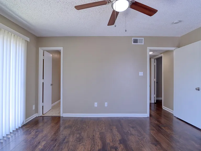 707 Harbour Town Dr #1 — Photo 33