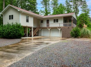 39 Beards Creek Dr, Arapahoe, NC 28510